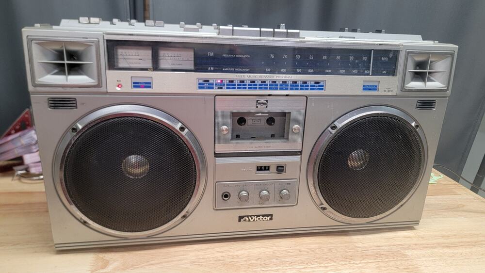 Victor FM/AM Stereo Radio Cassette Recorder RC-M70
